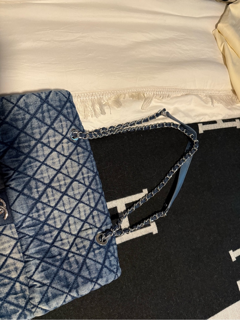 Denim quilted chain strap shoulder bag - designer inspired blue washed denim - Picture 2 of 4